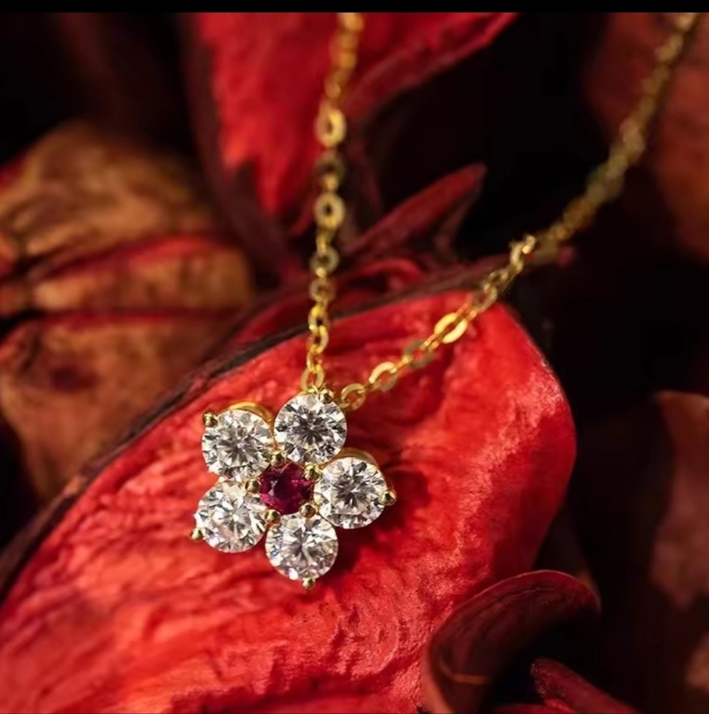 Super Sparkling Red Zircon Plum Blossom Delicate Flower Excuisite Brilliant Neck